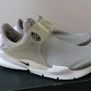 Nike sock darte shoes